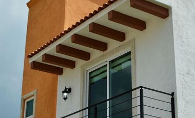 VENTA DE CASA EN FRACCIONAMIENTO RINCÓN DE XONACATLÁN