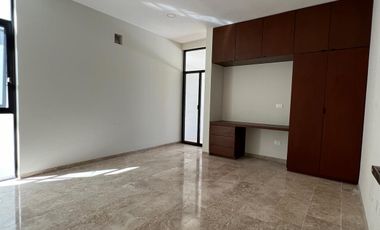 Casa en  Venta en Mérida en Privada 4 recámaras lista para entrega