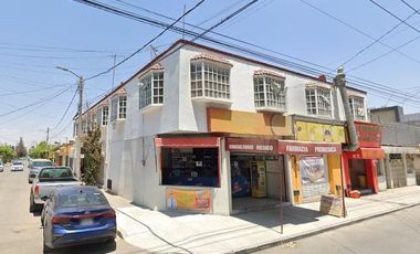 Edificio Comercial en venta con 3 Deptos, 6 locales comerciales en  Blvd Ojo de Agua SUP. 335 m2