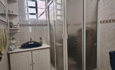 Edificio Comercial en venta con 3 Deptos, 6 locales comerciales en  Blvd Ojo de Agua SUP. 335 m2