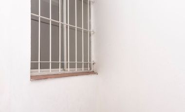 Alquiler PH 2 ambientes  con patio y local - Morón