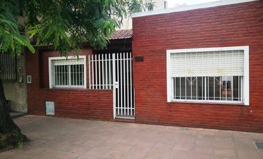 Alquiler PH 2 ambientes  con patio y local - Morón