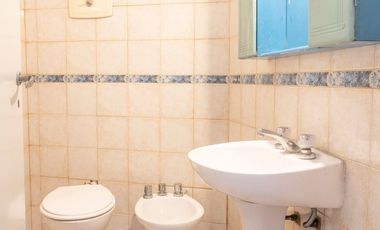 Alquiler PH 2 ambientes  con patio y local - Morón