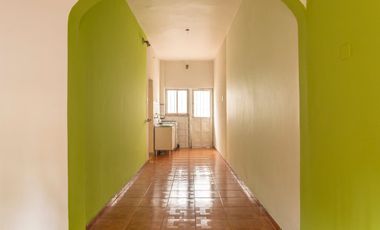 Alquiler PH 2 ambientes  con patio y local - Morón