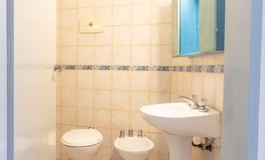 Alquiler PH 2 ambientes  con patio y local - Morón