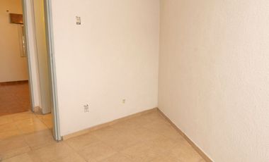 Alquiler PH 2 ambientes  con patio y local - Morón