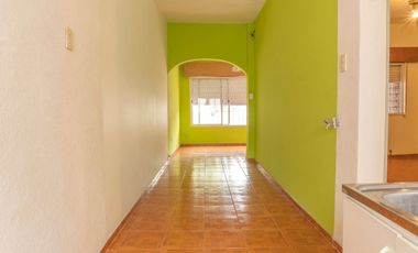 Alquiler PH 2 ambientes  con patio y local - Morón