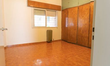 Alquiler PH 2 ambientes  con patio y local - Morón