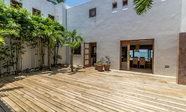 Casa en Venta y Renta frente a la laguna en Isla Dorada