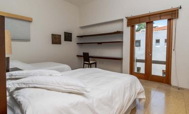 Casa en Venta y Renta frente a la laguna en Isla Dorada