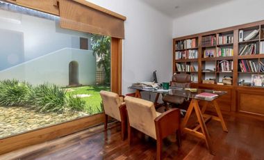 Casa en Venta y Renta frente a la laguna en Isla Dorada