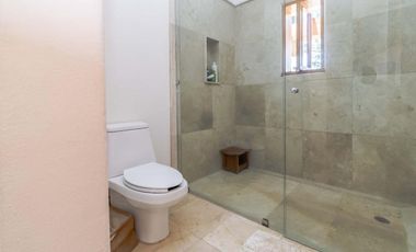 Casa en Venta y Renta frente a la laguna en Isla Dorada