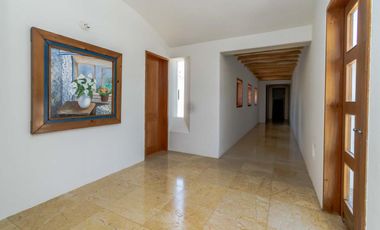 Casa en Venta y Renta frente a la laguna en Isla Dorada