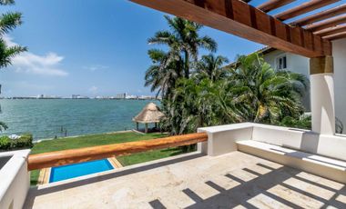 Casa en Venta y Renta frente a la laguna en Isla Dorada