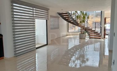 Linda Casa de Autor en Venta y Renta en Cumbres del Lago Juriquilla