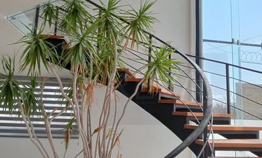 Linda Casa de Autor en Venta y Renta en Cumbres del Lago Juriquilla