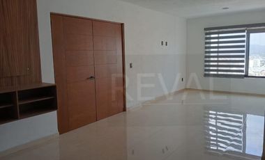 Linda Casa de Autor en Venta y Renta en Cumbres del Lago Juriquilla
