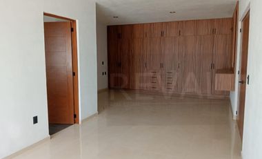 Linda Casa de Autor en Venta y Renta en Cumbres del Lago Juriquilla