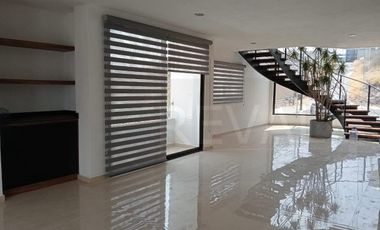 Linda Casa de Autor en Venta y Renta en Cumbres del Lago Juriquilla