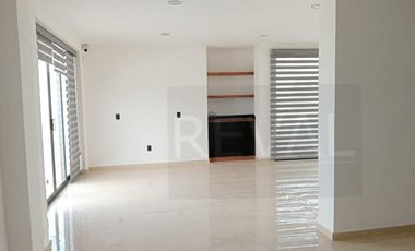 Linda Casa de Autor en Venta y Renta en Cumbres del Lago Juriquilla