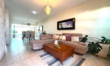 Venta Casa en Privada con Amenidades, 4 recámaras y piscina