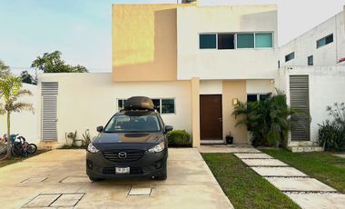 Venta Casa en Privada con Amenidades, 4 recámaras y piscina