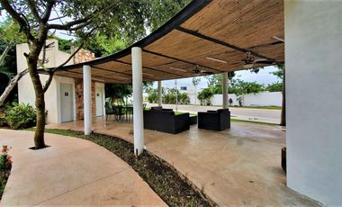 Venta Casa en Privada con Amenidades, 4 recámaras y piscina