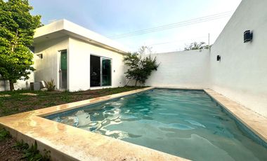 Venta Casa en Privada con Amenidades, 4 recámaras y piscina