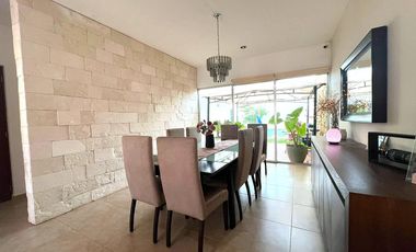 Venta Casa en Privada con Amenidades, 4 recámaras y piscina