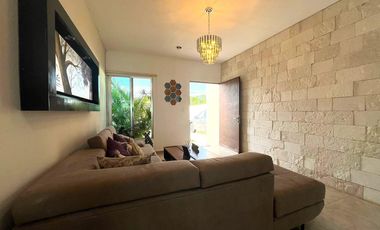 Venta Casa en Privada con Amenidades, 4 recámaras y piscina