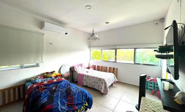 Venta Casa en Privada con Amenidades, 4 recámaras y piscina