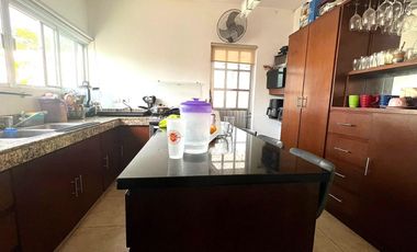 Venta Casa en Privada con Amenidades, 4 recámaras y piscina