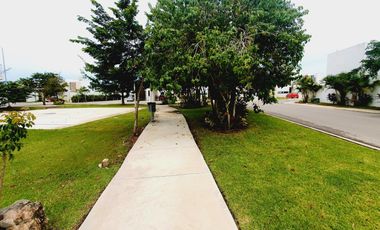 Venta Casa en Privada con Amenidades, 4 recámaras y piscina