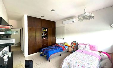 Venta Casa en Privada con Amenidades, 4 recámaras y piscina