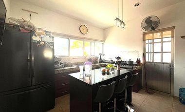 Venta Casa en Privada con Amenidades, 4 recámaras y piscina