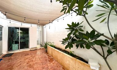 Venta Casa en Privada con Amenidades, 4 recámaras y piscina