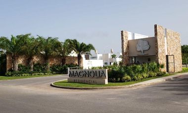 Venta Casa en Privada con Amenidades, 4 recámaras y piscina