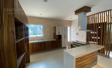 Oportunidad Única en Senderos de Mayakoba – Casa Exclusiva en Venta C3906