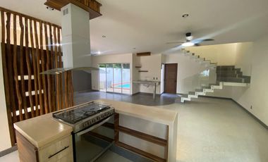 Oportunidad Única en Senderos de Mayakoba – Casa Exclusiva en Venta C3906