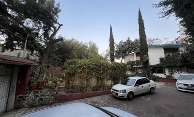 Casa con uso de suelo comercial esquina Luis Cabrera y Periférico frente a Walmart