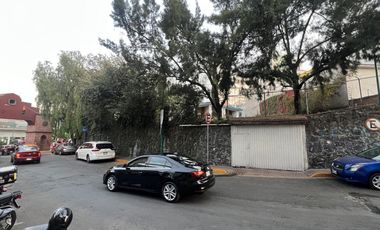 Casa con uso de suelo comercial esquina Luis Cabrera y Periférico frente a Walmart