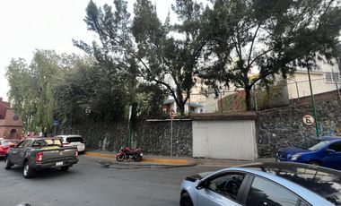 Casa con uso de suelo comercial esquina Luis Cabrera y Periférico frente a Walmart