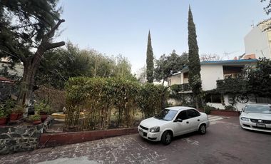 Casa con uso de suelo comercial esquina Luis Cabrera y Periférico frente a Walmart