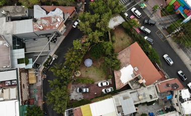 Casa con uso de suelo comercial esquina Luis Cabrera y Periférico frente a Walmart