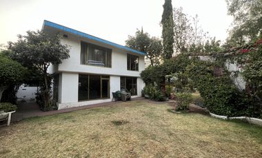 Casa con uso de suelo comercial esquina Luis Cabrera y Periférico frente a Walmart