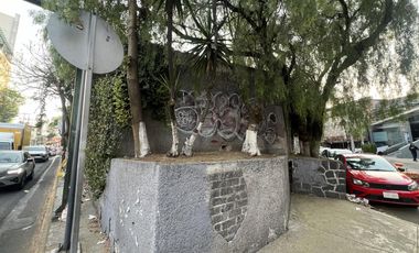 Casa con uso de suelo comercial esquina Luis Cabrera y Periférico frente a Walmart