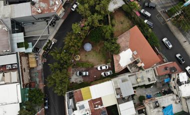Casa con uso de suelo comercial esquina Luis Cabrera y Periférico frente a Walmart