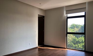 Espectacular departamento con vista al parque, 3 recámaras, 3.5 baños, 3 autos, alberca y gimnasio