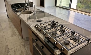 Espectacular departamento con vista al parque, 3 recámaras, 3.5 baños, 3 autos, alberca y gimnasio