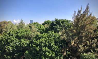 Espectacular departamento con vista al parque, 3 recámaras, 3.5 baños, 3 autos, alberca y gimnasio